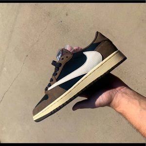 Jordan 1 low Travis Scott